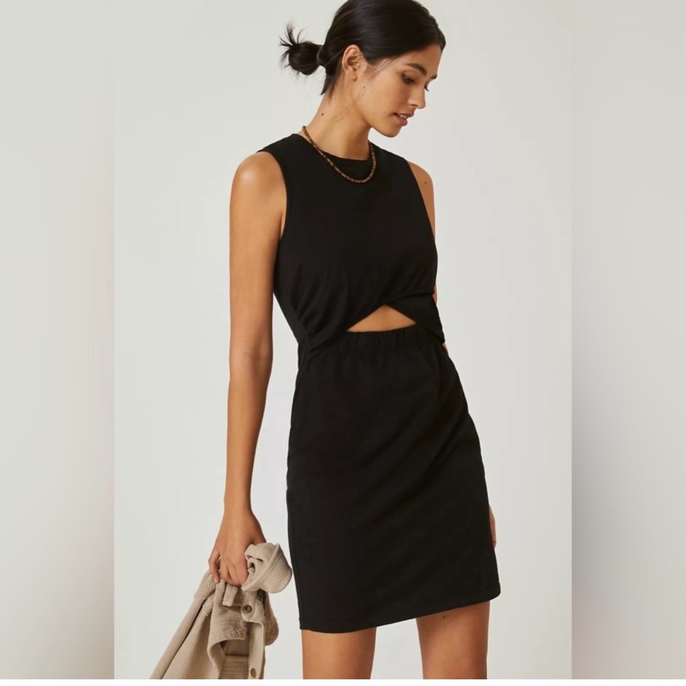 Elegant Black Sleeveless Dress